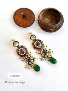 Boucles d'oreilles en pierre de perles Kundan exquises Jhumkas indiennes traditionnelles parfaites pour les mariages, les festivals et les occasions spéciales - Product Image 5