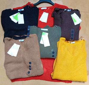 Vente en gros de pulls en laine tricotés personnalisés pour femmes, pull à manches longues et col en V pour l'hiver, design surdimensionné - Product Image 5