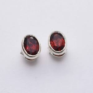 Pendientes Minimalistas Hechos a Mano con Plata de Ley 925 y Granate Rojo Ovalado, Regalo para Mujeres y Niñas - Venta al por Mayor - Product Image 4