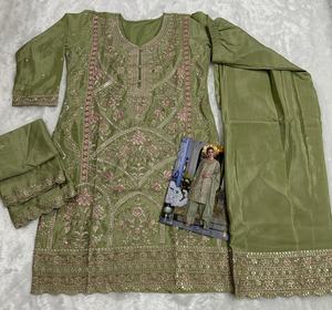 Salwar Kameez de Seda Chinon para Mujer, con Bordado, de Secado Rápido, para Fiestas, Bodas y Diwali - Product Image 4