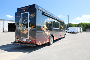 Camión de comida móvil de cocina completa Remolque de helado de comida rápida de aluminio con aplicación de aperitivos con chips para la industria minorista y de perritos calientes - Product Image 5