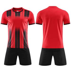 Camiseta de fútbol de manga corta personalizada de alta calidad y pantalones cortos, conjunto de uniforme sublimado para hombres y mujeres, ropa de fútbol - Product Image 3