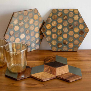 Dessous de verre en résine et MDF écologique de conception hexagonale classique de haute qualité personnalisable à la main 10x10cm pour un usage commercial - Product Image 1