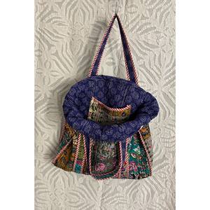 Bolso Tote Acolchado con Estampado Floral y Patchwork para Mujer, Multicolor, con Cierre Abierto y Forro de Algodón - Product Image 1