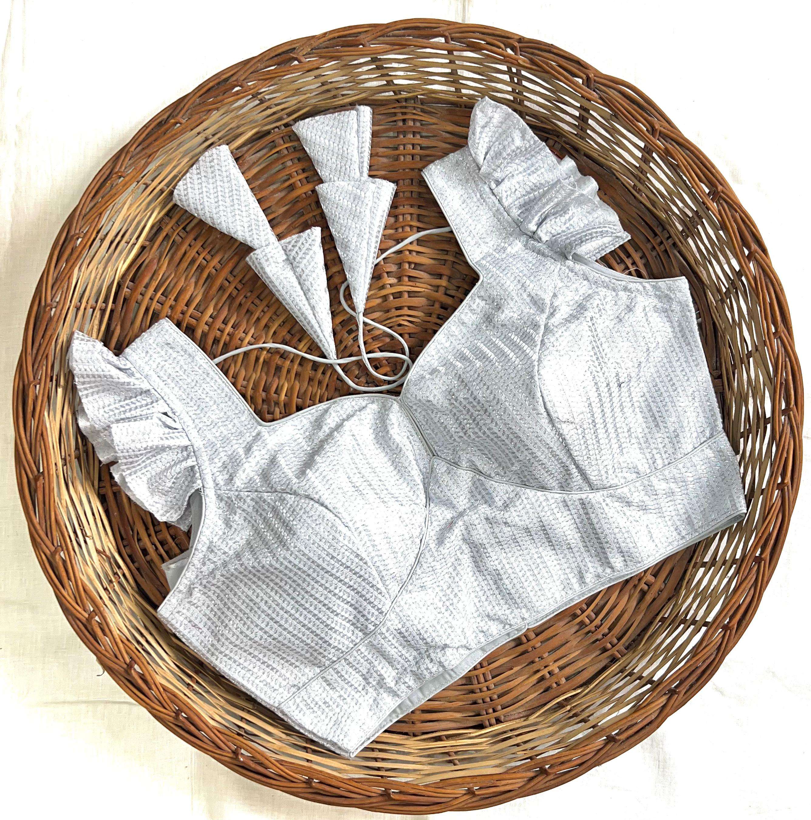 สีเทาเข้ม