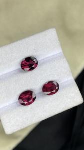 Juego Certificado de 3 Piedras de Granate Rodolita Natural de 9x7 mm, Corte Ovalado, con Excelente Calidad de Color, Piedras Preciosas Sueltas de 6.68 Quilates - Product Image 4