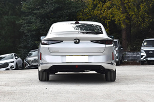 Berline hybride électrique d'occasion 2024, transmission automatique, groupe motopropulseur essence/électrique économe en carburant, moderne, fournie du Japon - Product Image 5