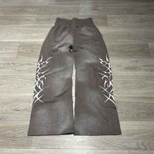 กางเกงขายาวผ้าฝ้าย100% ทรงแบ็กกี้ขาตรงสำหรับผู้ชายดีไซน์แบบย้อนยุคแอซิดด้วยพลอยเทียมออกแบบได้ตามต้องการ - Product Image 2