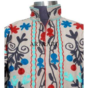 Chaqueta Acolchada de Algodón 100% Bordada a Mano Estilo Suzani Vintage, Cuello Alto, Bordado Floral, Mangas Completas, Talla Regular - Product Image 3