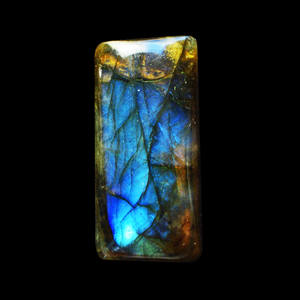 ลาบราดอไรต์สีน้ำเงินธรรมชาติทรงสี่เหลี่ยมขนาด 30x17x9 มม. สำหรับทำเครื่องประดับหรือใช้ในการทำสมาธิ  ให้ความรู้สึกสวยงามน่าหลงใหล - Product Image 2