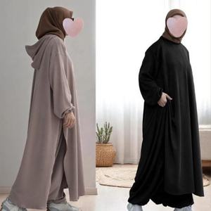 Prix de gros Vêtements islamiques personnalisés Survêtement décontracté en polaire tissé à boutons avec capuche Mode musulmane Tenue active modeste pour femmes - Product Image 2