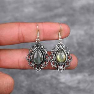 Bague vintage en Labradorite de taille ovale en argent sterling 925 faite à la main sertissage de pierres précieuses bijoux de mariage ou de fête pour elle - Product Image 1