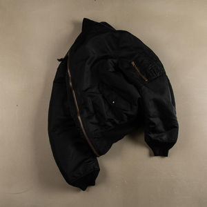 Blouson Bomber d'Hiver en Satin Noir Jet Imperméable Coupe-Vent - Vente en Gros à Prix Raisonnables Coupe Classique avec Bordures Assorties - Product Image 3