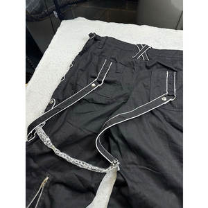 Pantalon de rue gothique foncé pour femmes, noir avec surpiqûres blanches et ferrures argentées, 2026 - Product Image 6