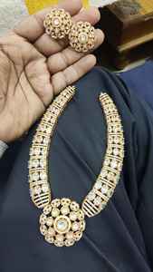 Gargantilla de diamantes de circón/Collar Hasli con aretes en acabado dorado Ethereal Glow Kundan Set Mujeres y Niñas - Product Image 5