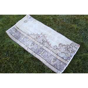 Petit tapis turc écologique vintage en laine blanche patchwork avec envers en latex 1,7x3,2 pi (51x98 cm) - Product Image 2