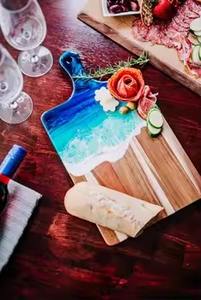 Planche à fromage en acacia en résine bleue de luxe avec poignée, parfaite pour servir dans les cuisines, les hôtels et les salles à manger - Product Image 2