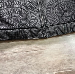 เสื้อแจ็คเก็ตทรงสปอร์ตคอตั้งผ้าแคนวาสสีเทาแบบกำหนดเองสำหรับผู้ชาย พิมพ์ลายพัฟฟ์ ดีไซน์แฟชั่นแนวสตรีท - Product Image 6