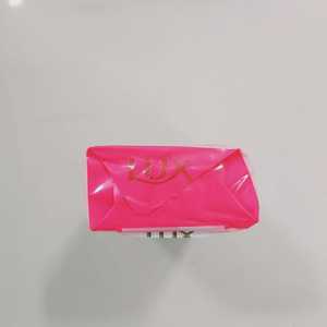 Savon de bain L U X Soft Glow Rose & Vitamine E pour une peau éclatante Savon de bain de beauté avec un bon parfum Pack familial - Product Image 5