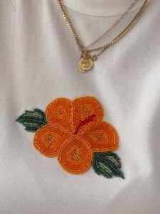 Porte-clés en tissu brodé de perles 100% artisanal, avec logo d'équipe personnalisé, breloque pour sac, porte-clés pour le jour du match - Product Image 4