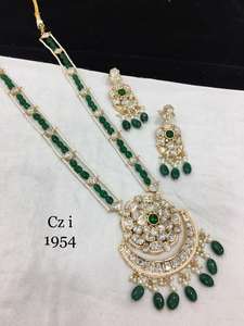 High on Demand Radiant Kundan Mosenite Jewelry <b>Set</b> Featuring a Statement <b>Necklace</b> with <b>Earrings</b> for Weddings Parties - Product Image 6