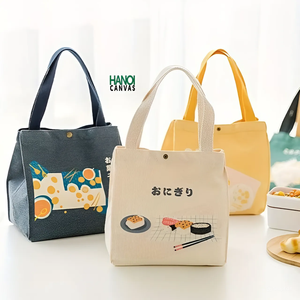 กระเป๋าผ้าฝ้ายแบบมีเชือกผูก น่ารัก เรียบง่าย พกพาสะดวก เหมาะสำหรับปิกนิกกลางแจ้ง ใส่กล่องข้าวกลางวัน ขนาดสั่งทำได้ ผลิตในเวียดนาม ไม่มีแบรนด์ รับผลิตแบบ OEM ขายส่ง - Product Image 1