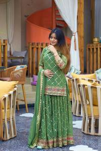 Nuevo Conjunto de Fiesta Indio-Pakistaní de Diseñador: Top, Sharara, Plazzo y Dupatta - Elegante, Reversible, Diseño Moderno, Seda Chinon Pesada - Product Image 6