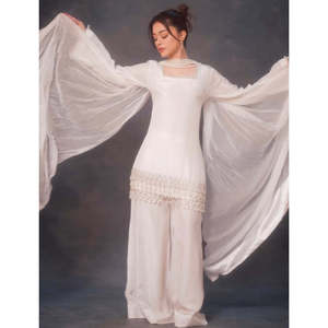 Elegante Vestido Blanco de Gasa para Niñas, Moderno y a la Moda, con Silueta Recta y Cintura Impero - Product Image 3
