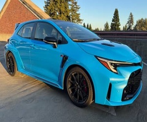 Toyota GR Corolla Circuit Edition 2024, boîte manuelle 6 vitesses, Blue Flame, non modifiée - Product Image 1