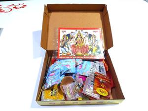 Kit de Artículos Especiales para Pooja para Rituales en el Templo del Hogar y Funciones de Adoración Tradicional India - Product Image 4