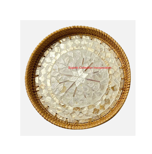 Plateau de service rond en rotin fait main avec incrustation de nacre plateau de fruits en osier et organisateur de Table basse décor à la maison bohème - Product Image 1