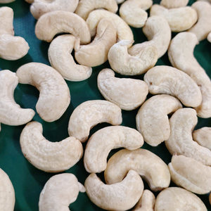 Meilleure qualité Noix de cajou Santigo Noix de cajou Noyau de cajou W320 Emballage personnalisé Kaju Badam - Product Image 1