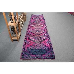 Tapis de couloir vintage 2,9 x 11,2 pieds, tapis turc à carreaux roses - Product Image 1
