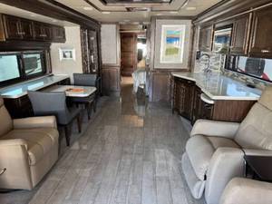 Bien mantenido limpio 2020 Tiffin PHAETON 40IH - Product Image 5