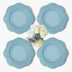 Un ensemble de 4 sets de table décoratifs en rotin bleu avec des bords ondulés, parfaits pour décorer et organiser votre table à manger. - Product Image 1