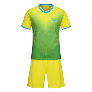 Maillots de football pour hommes de haute qualité avec logo personnalisé, 100% polyester, manches courtes, séchage rapide, respirant, col en V, dernier design - Product Image 1
