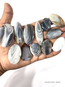 Agate de Botswana blanche naturelle, pierre précieuse en vrac, cabochon, forme et taille mélangées, environ 20-40 mm. - Product Image 5