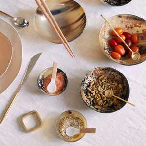 Prix de gros pour bol de service en corne de buffle naturelle formée à la main outils de salade artisanaux anciens pour des espaces de vie lents conscients - Product Image 1