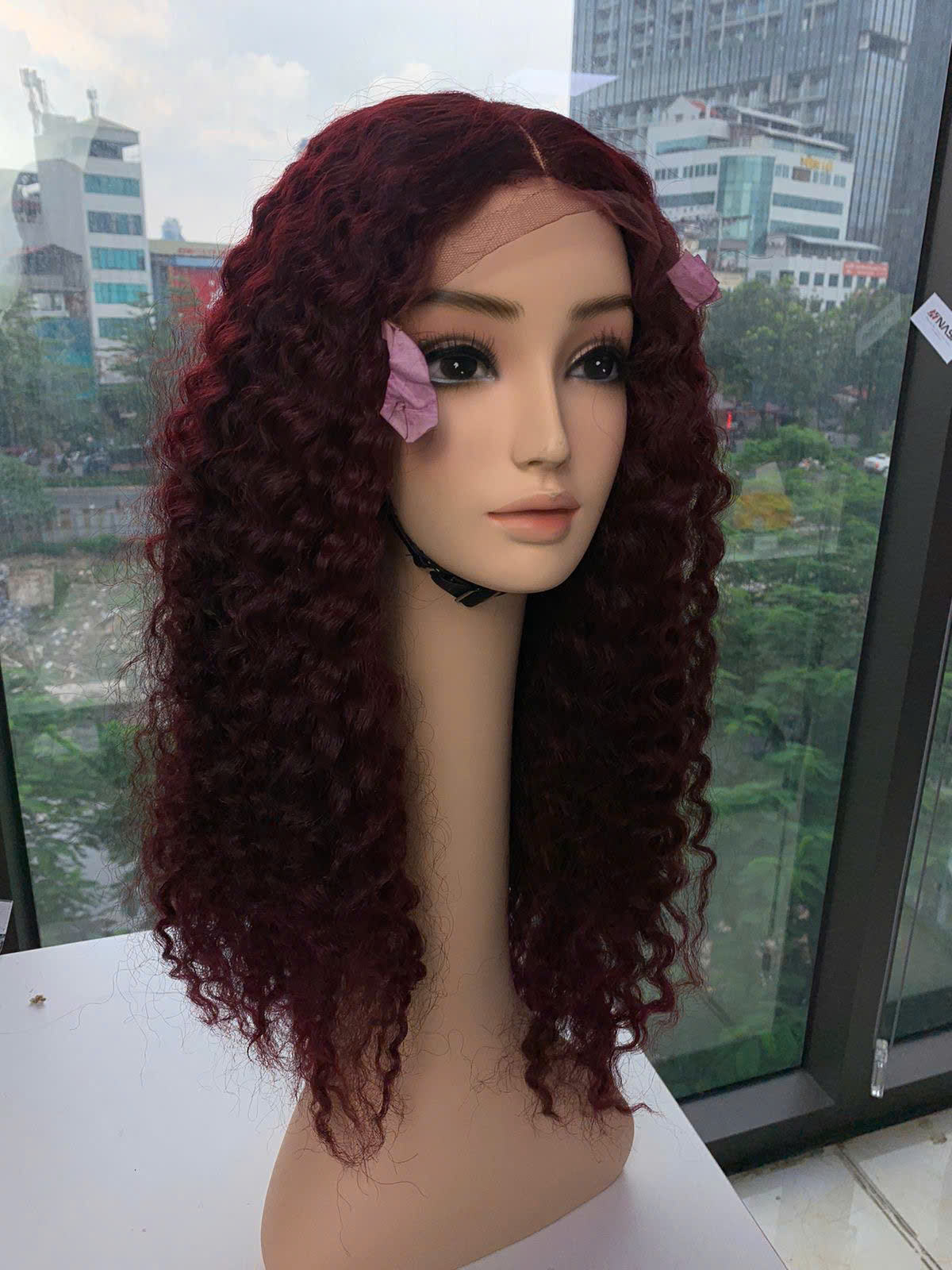 สีแดงเข้ม