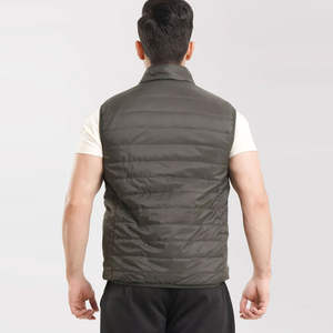 Veste matelassée légère sans manches sur mesure en gros, col montant standard pour l'hiver, style streetwear pour hommes - Product Image 3