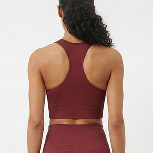Soutien-gorge de sport côtelé personnalisé pour femme avec logo imprimé sur le devant, dos nageur, col rond, maintien moyen, respirant, idéal pour le fitness et le yoga - Product Image 3