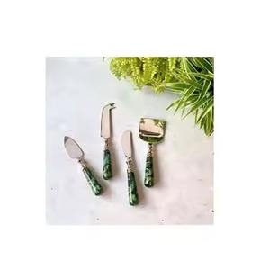 Juego de cuchillos para queso pulido plateado, esparcidor de queso plano con mango de resina verde para utensilios de cocina - Product Image 1