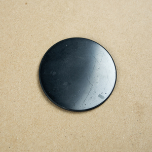 Autocollant rond poli en shungite pour téléphone, 2 pouces (50 mm) - Product Image 4