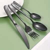 Ensemble de couverts en métal avec différents motifs, adapté aux repas formels, aux repas informels, aux cuisines, aux foyers, à un usage quotidien