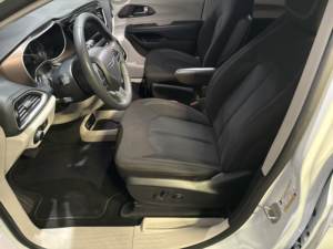 Chrysler Voyager LX 2023 d'occasion, propre - Product Image 6