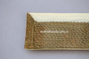 Plateau de cadeau décoratif en métal martelé fait à la main Plateau de service en métal doré. - Product Image 2