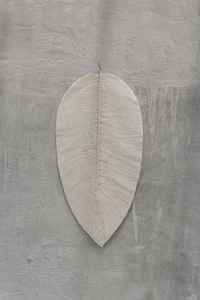 Nouvelle décoration murale en macramé en corde de coton tissée à la main, en forme de feuille, de couleur marron, orange et blanc, parfaite pour une décoration intérieure élégante - Product Image 6