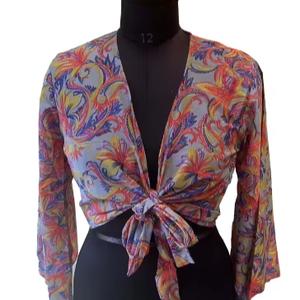 Top corto de Sari de seda indio hecho a mano para mujer, estilo sin mangas Vintage con mangas de campana y corbata frontal, longitud corta, ajuste holgado de verano - Product Image 1