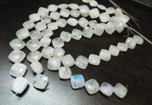 Cuentas con forma de cojín de piedra lunar arcoíris blanco Natural cuentas de corte facetado 11-12mm hebra 8 "pulgadas de largo cuentas para hacer joyas - Product Image 4