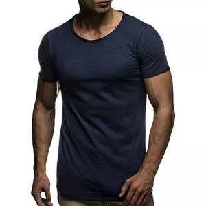 Camiseta de algodón 100% ligera de primera calidad para hombre, ajuste de gran tamaño con logotipo personalizado y ropa de calle, diseño de cuello para hombre - Product Image 2